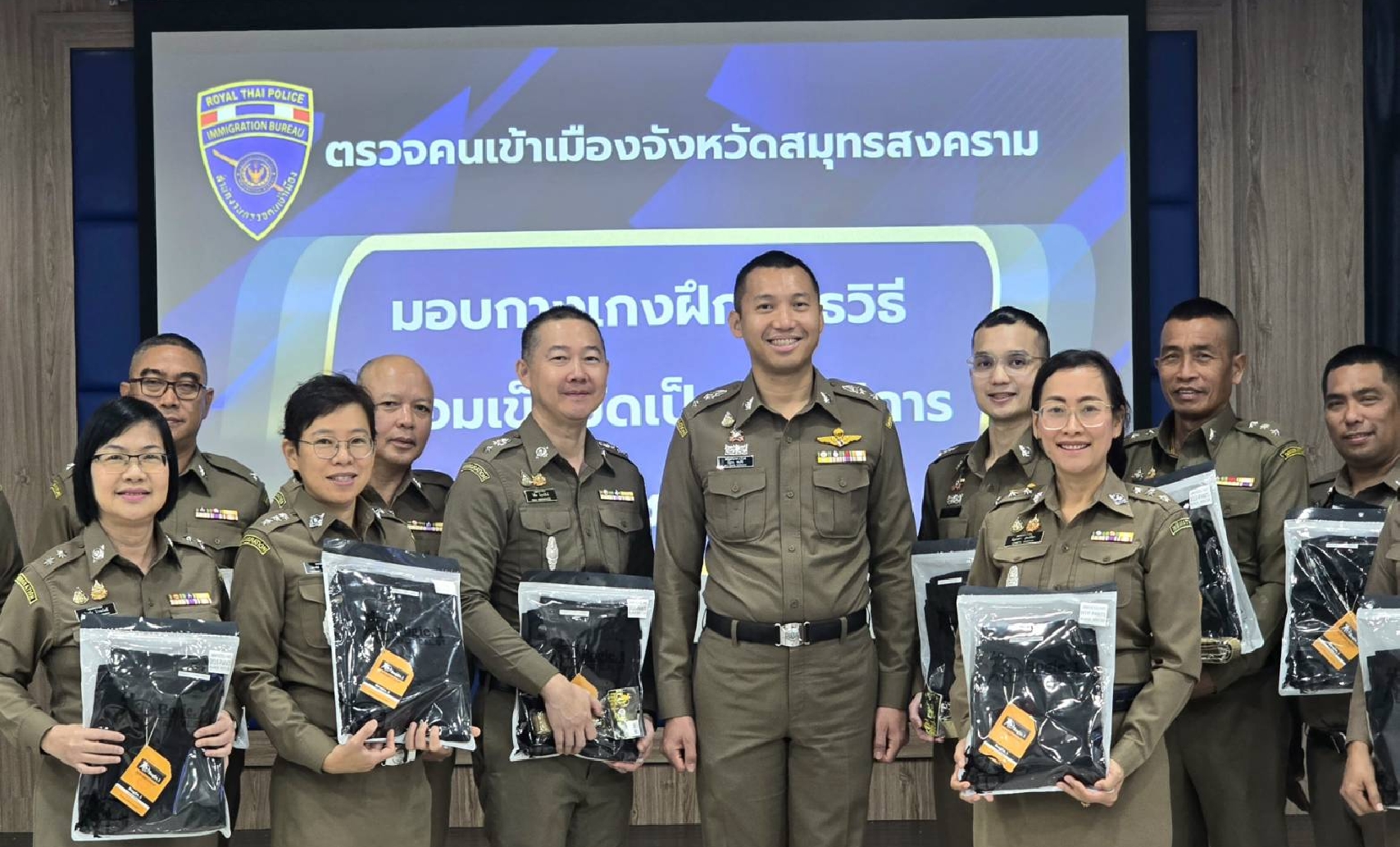 �ǭ.��.��.��ط�ʧ���� ��.��.3 �ͺ�ҧࡧ�֡�ط��Ըվ��������Ѵ������㹡�û�Ժѵ�˹�ҷ����������ʴԡ�� ���ҧ��ѭ��С��ѧ���������Ҫ��õ��Ǩ��ѧ�Ѵ